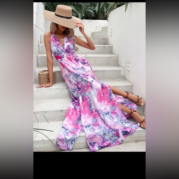 https://dar-go.com/products/printed-open-back-slit-sleeveless-dress. - Picture 1 of 6
